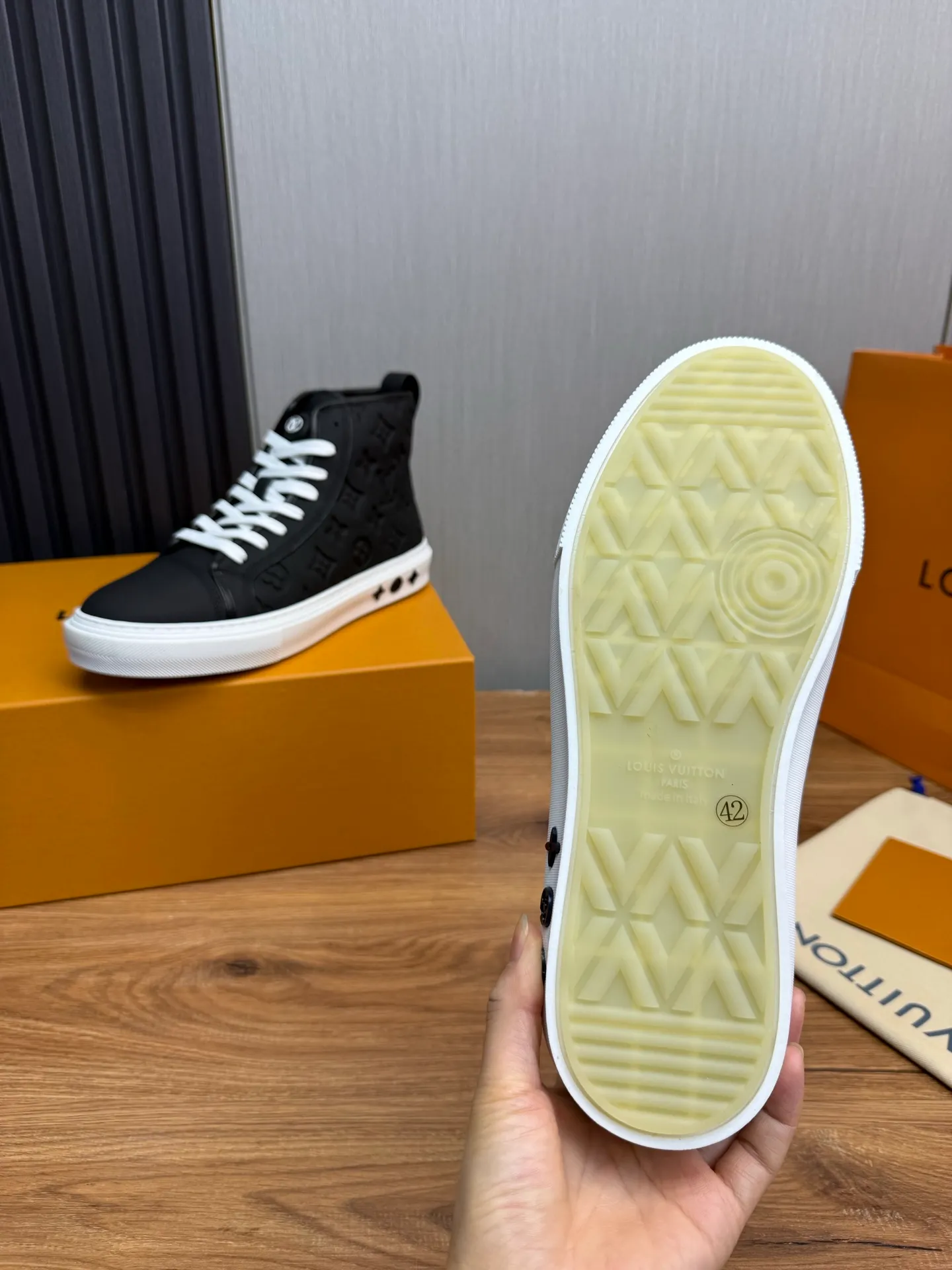 Men's shoes 💰840💰 LOUIS VUITTON [Luden Yiwei] The new trendy Lv is on the market 🎁, casual and fashionable men's shoes 👟 1:1 shipment ⬆️The upper is made of imported cowhide + cowhide mesh lining, the original wear-resistant rubber outsole, the version is simple and elegant, exclusive for trendy men. 38-45 (38.45 is non-refundable if made to order)
